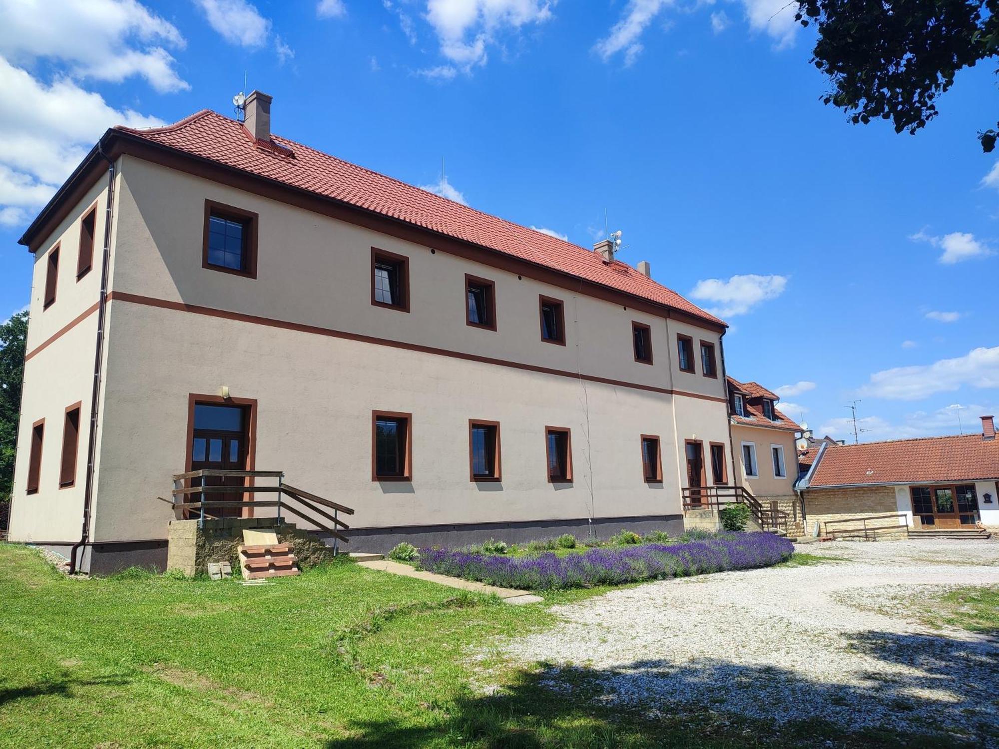 Zamecek Cerov Appartement Jičín Buitenkant foto