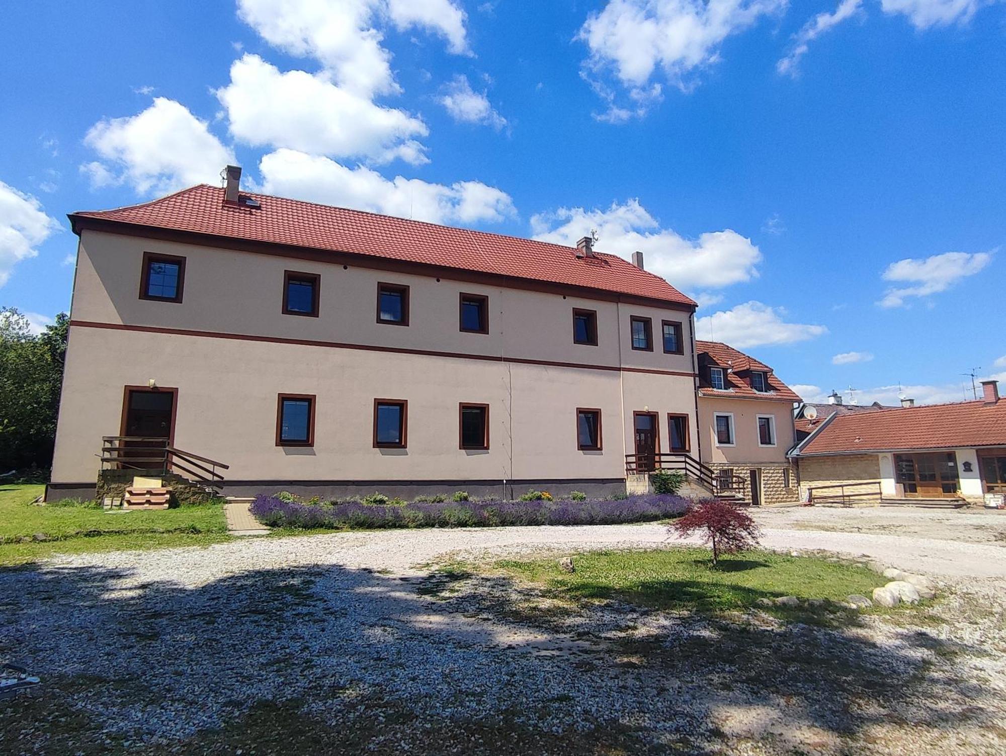 Zamecek Cerov Appartement Jičín Buitenkant foto